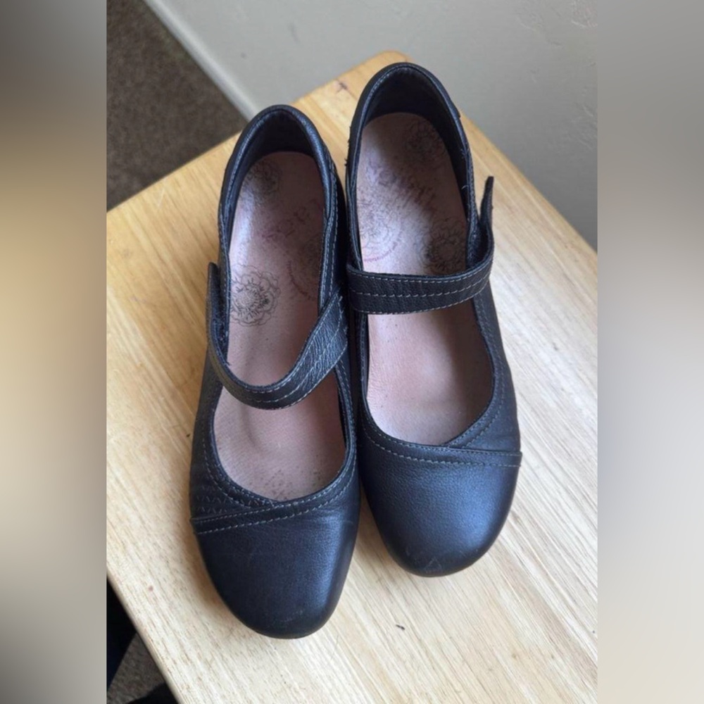 Taos Taos Women's Mambo Black Mary Jane Shoes US Size 9